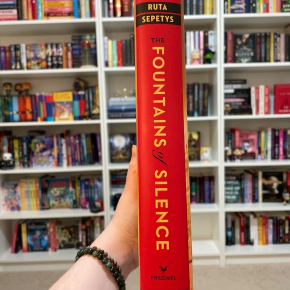 *BRAND NEW* Spanish Historical Fiction Book: The Fountains of Silence (signed) - Picture 2 of 5